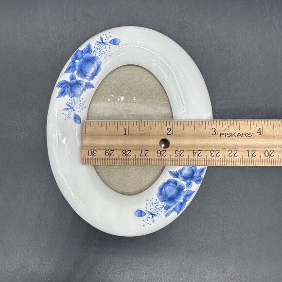 Vintage Picture Frame Oval Blue and White Floral Ceramic Taiwan Stand Up Flowers - Picture 10 of 10